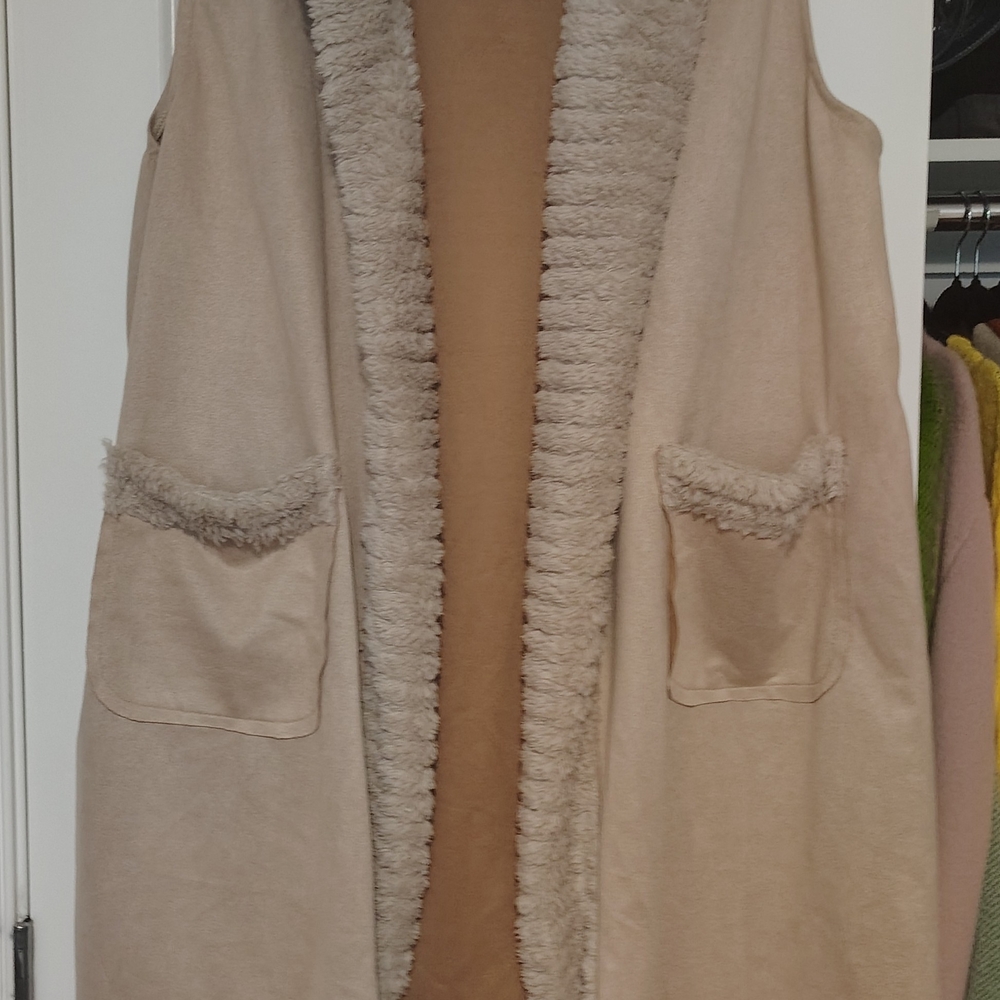 Cozy Beige Sleeveless Vest with Faux Fur Trim